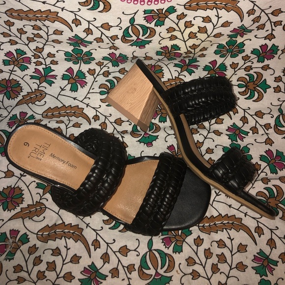 Shoes - Picture 2 of 4